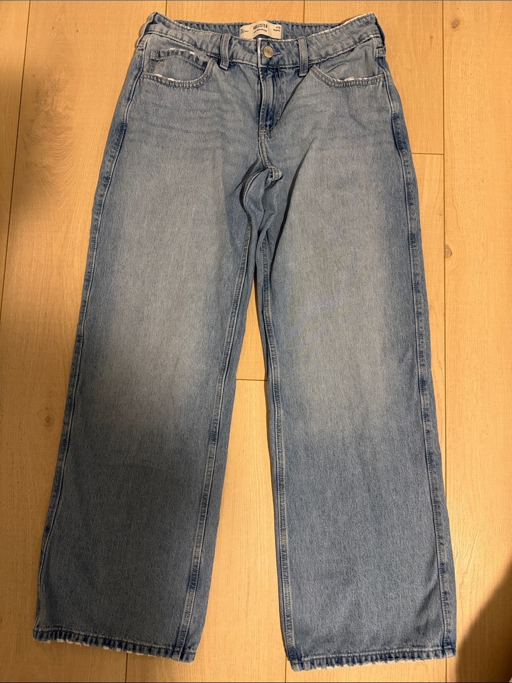 Hollister Low-Rise Baggy Jeans with Embroidered Flower Details